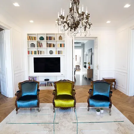 Apartment Broadway